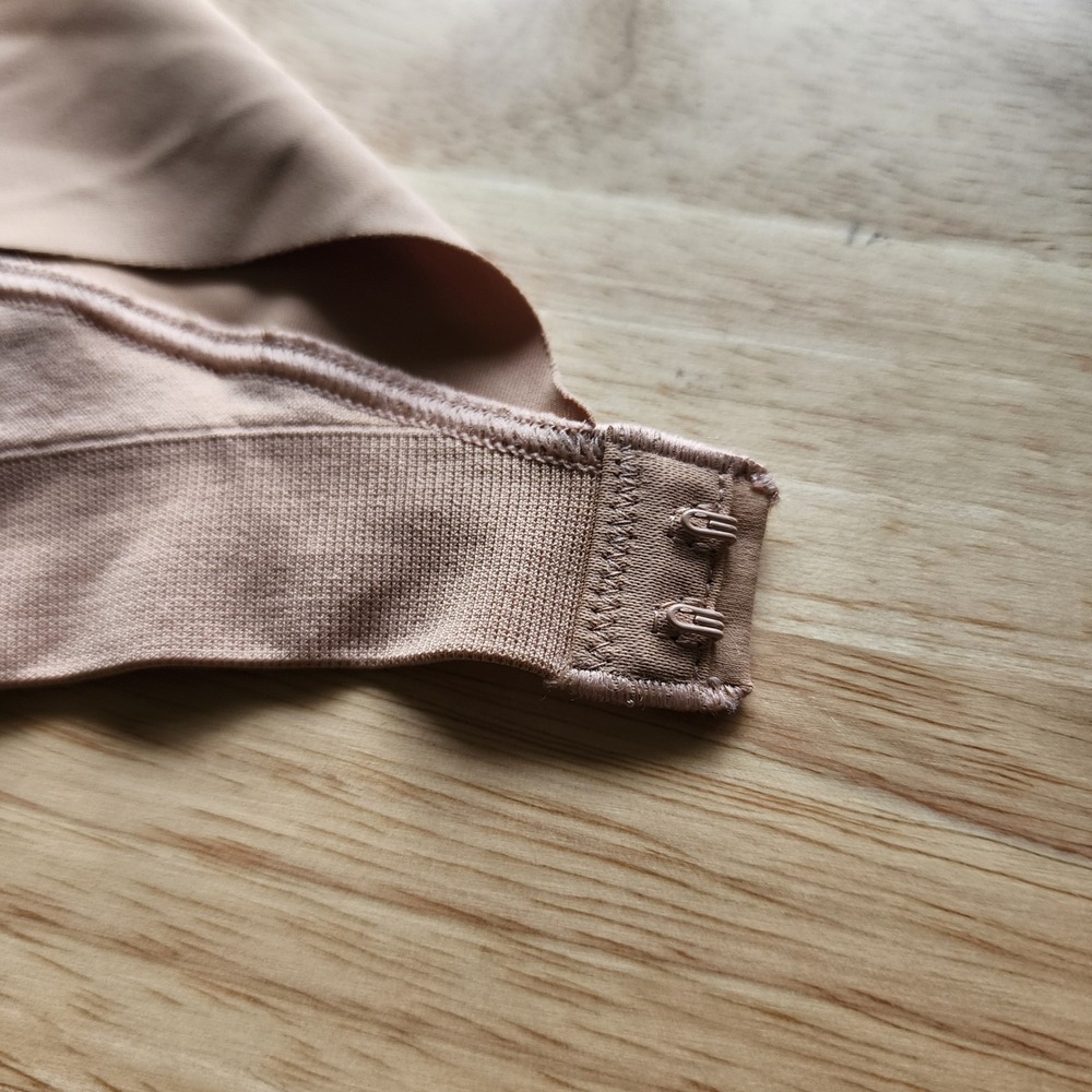 Victoria's Secret Seamless Wireless Bralette Tan Nude Size Small Hook Back - Picture 6 of 7